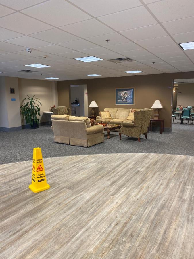 Collins Inn & Suites エクステリア 写真