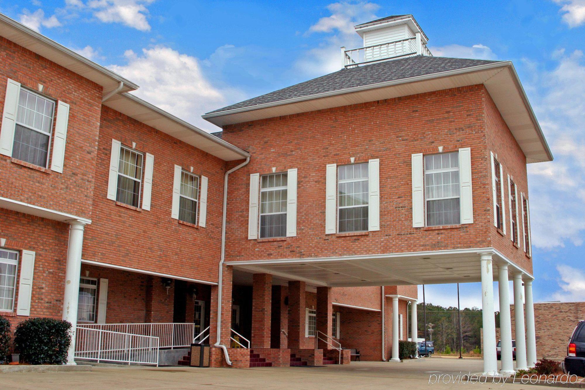 Collins Inn & Suites エクステリア 写真