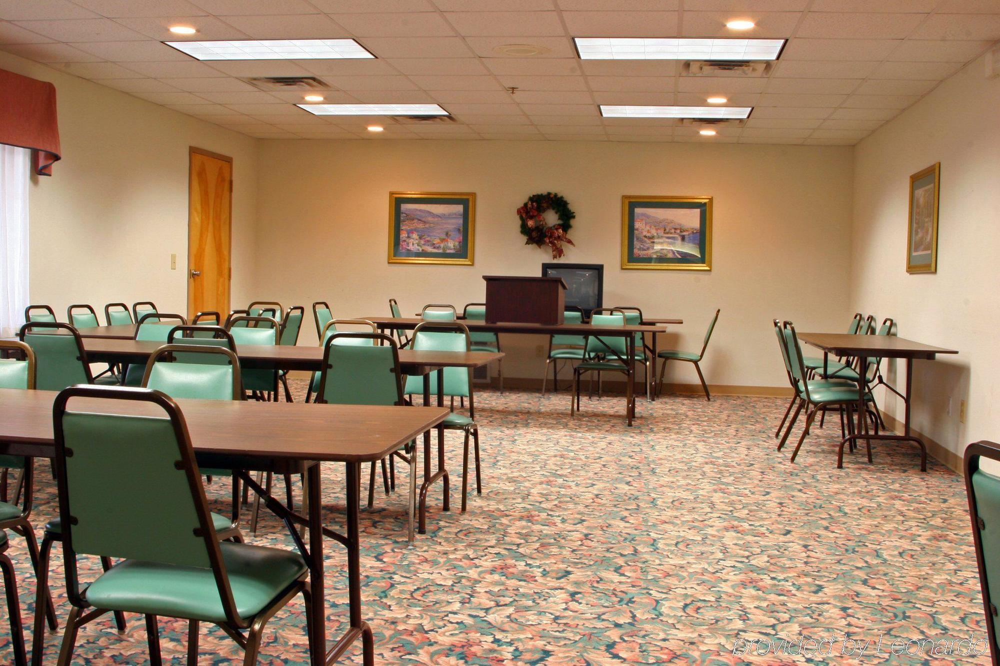 Collins Inn & Suites 設備 写真